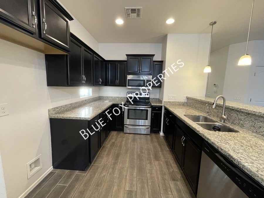 8721 N Black Pine Dr - Photo 2 of 41