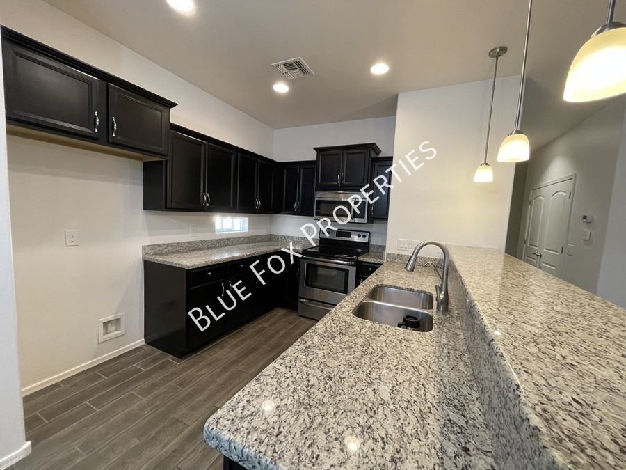 8721 N Black Pine Dr - Photo 4 of 41