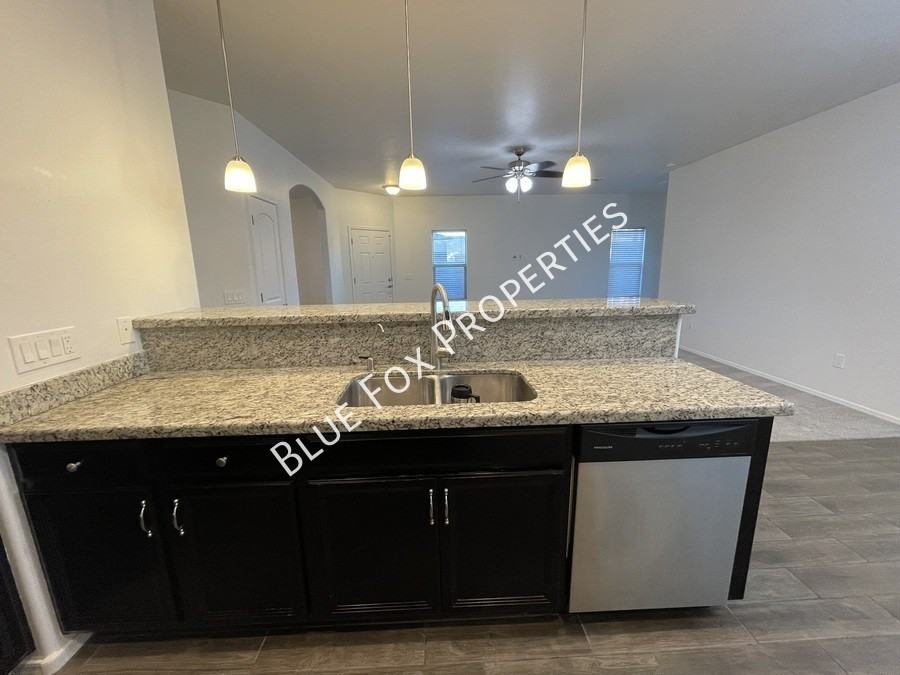 8721 N Black Pine Dr - Photo 7 of 41