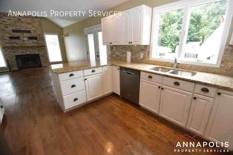 602 Victoria Dr - Photo 5 of 37