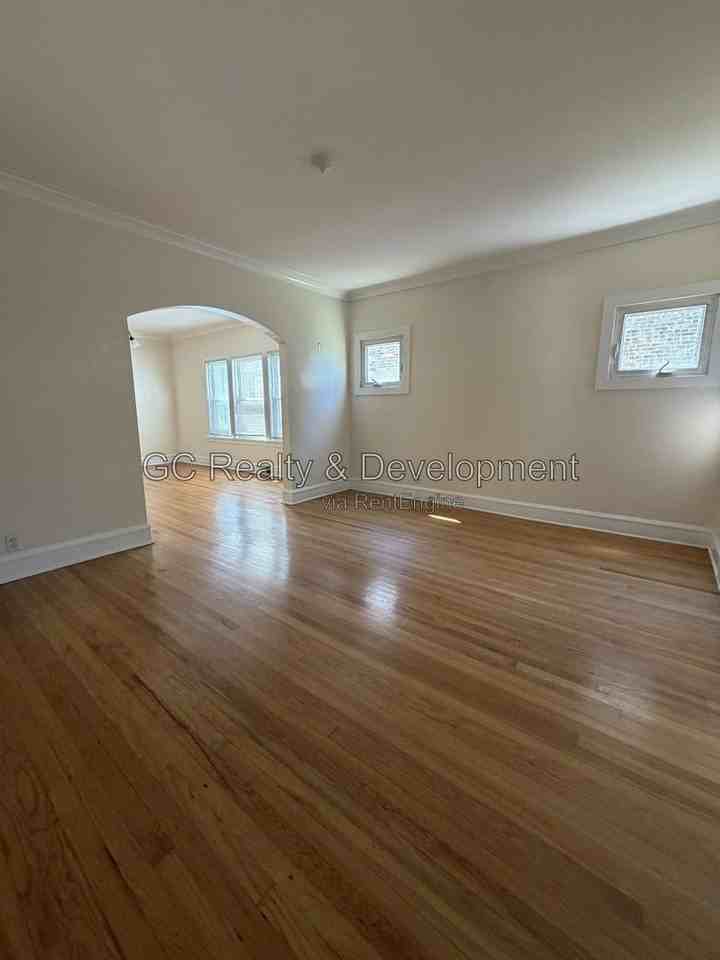 616 Elgin Ave #1 - Photo 2 of 19