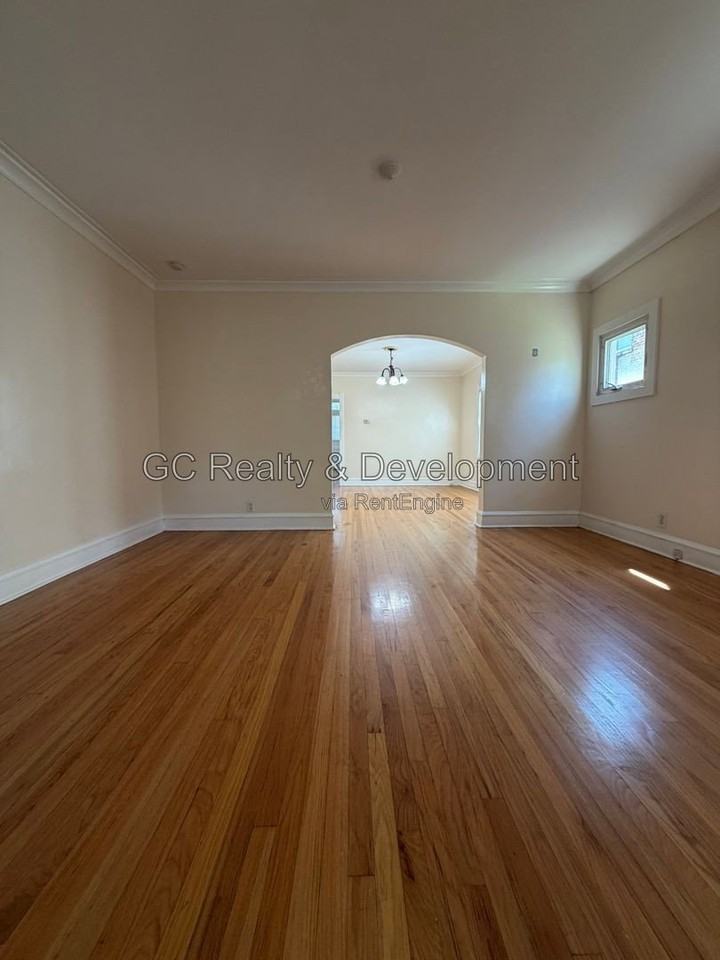 616 Elgin Ave #1 - Photo 3 of 19