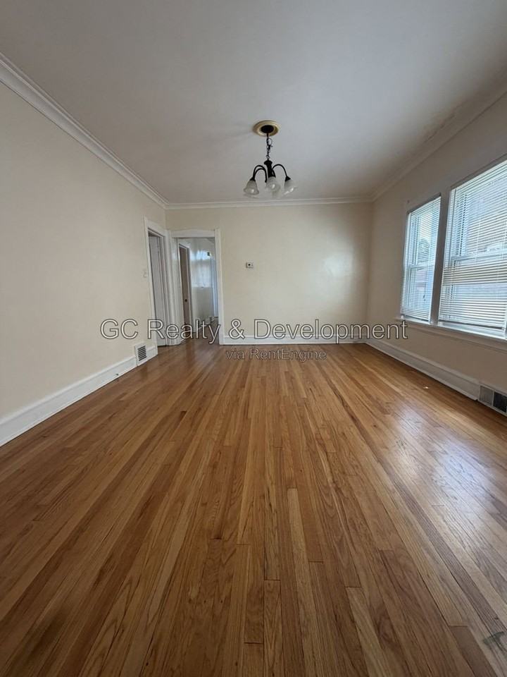 616 Elgin Ave #1 - Photo 4 of 19