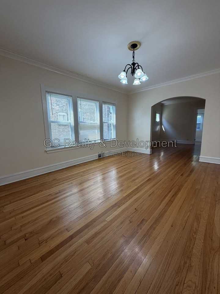 616 Elgin Ave #1 - Photo 5 of 19