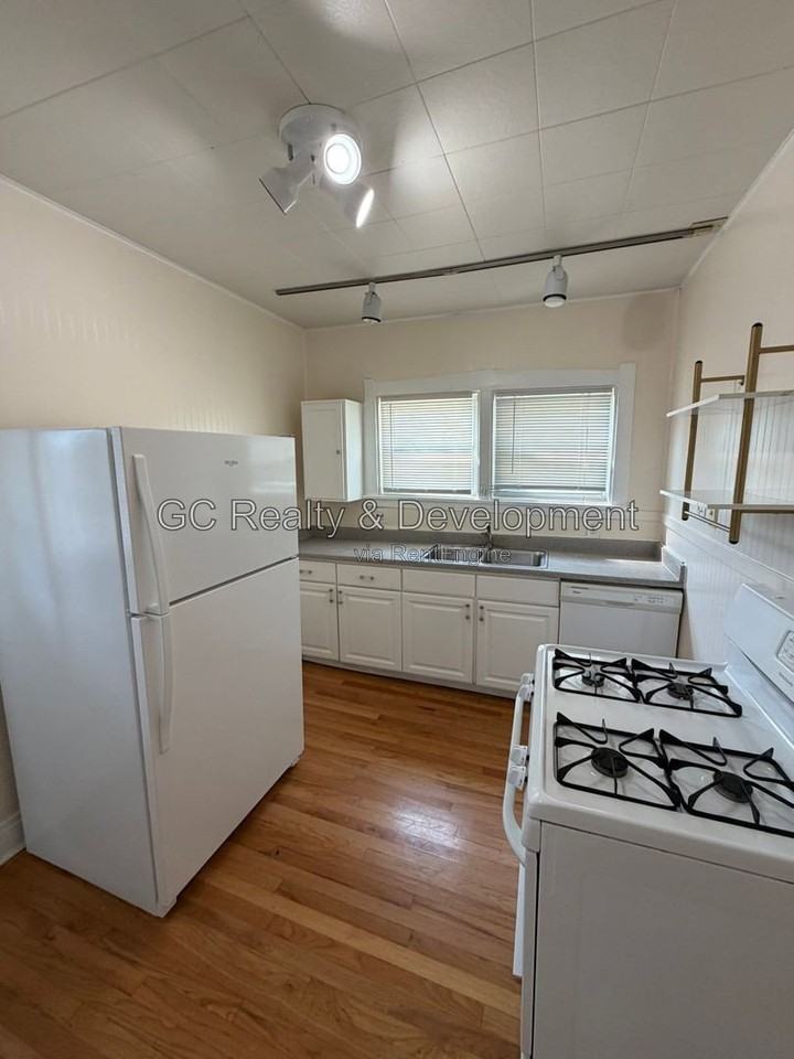 616 Elgin Ave #1 - Photo 6 of 19