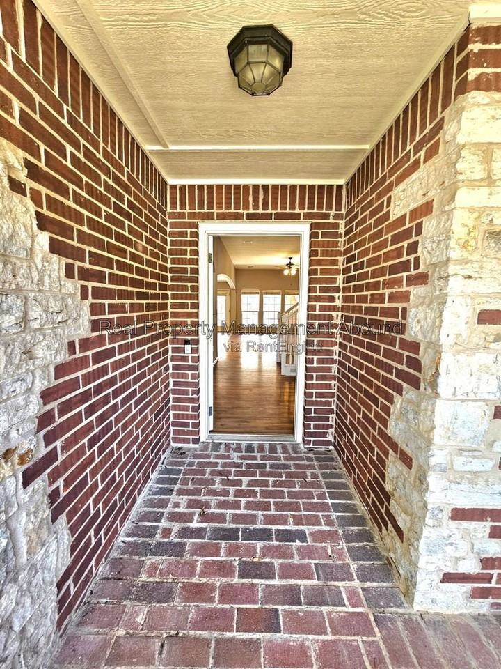 809 W Granger St - Photo 7 of 50