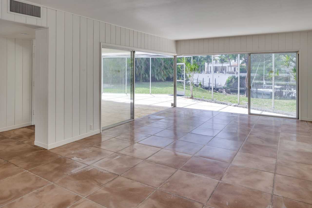 230 Edgewater Dr - Photo 3 of 12