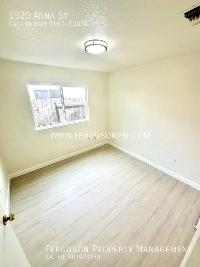 1320 Anna St - Photo 6 of 17