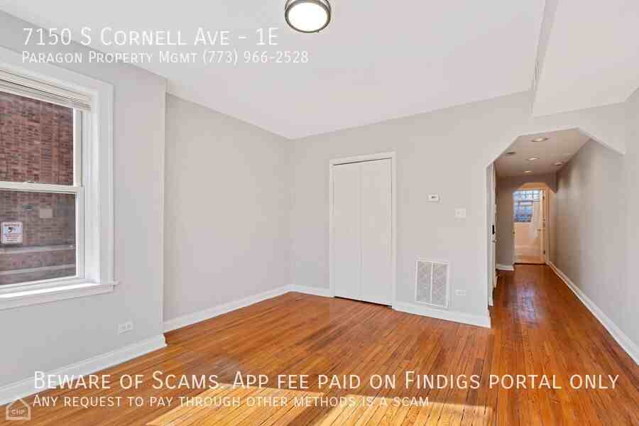 7150 S Cornell Ave #1E - Photo 4 of 13