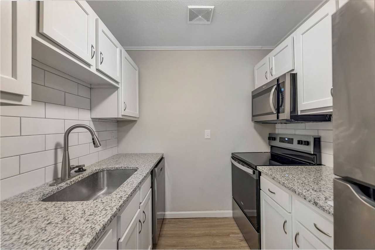 4304 Batavia Meadows Dr #4 - Photo 3 of 9