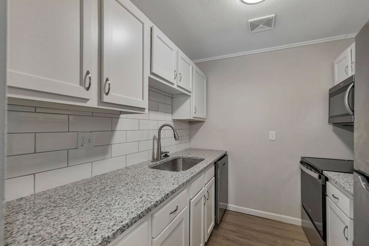 4304 Batavia Meadows Dr #4 - Photo 4 of 9