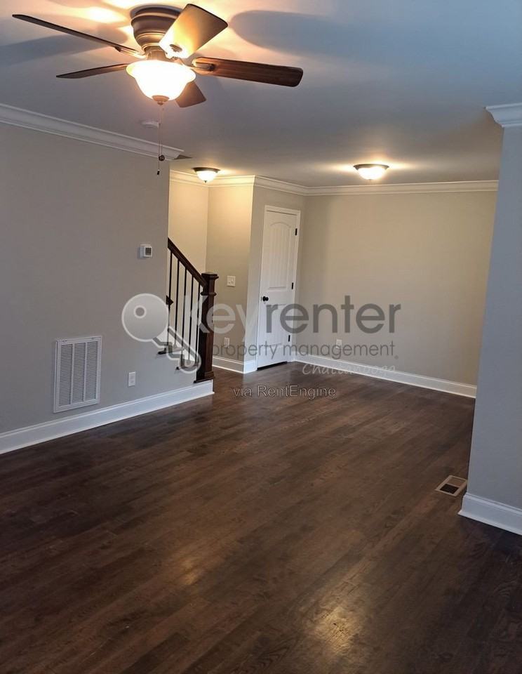 3583 Crompton St - Photo 4 of 19