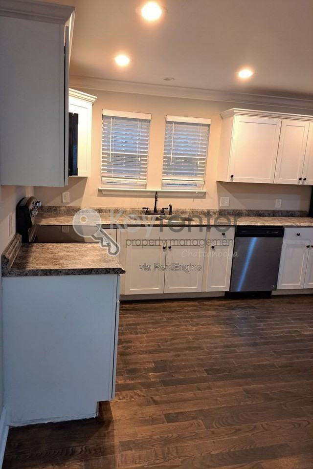 3583 Crompton St - Photo 5 of 19