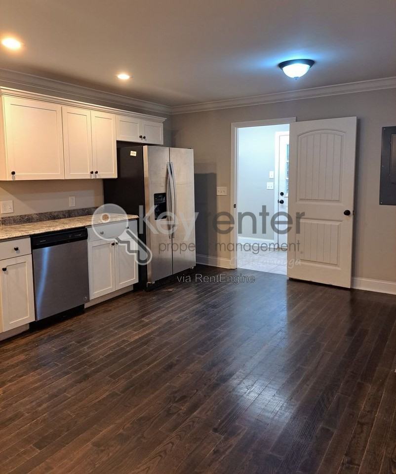 3583 Crompton St - Photo 6 of 19