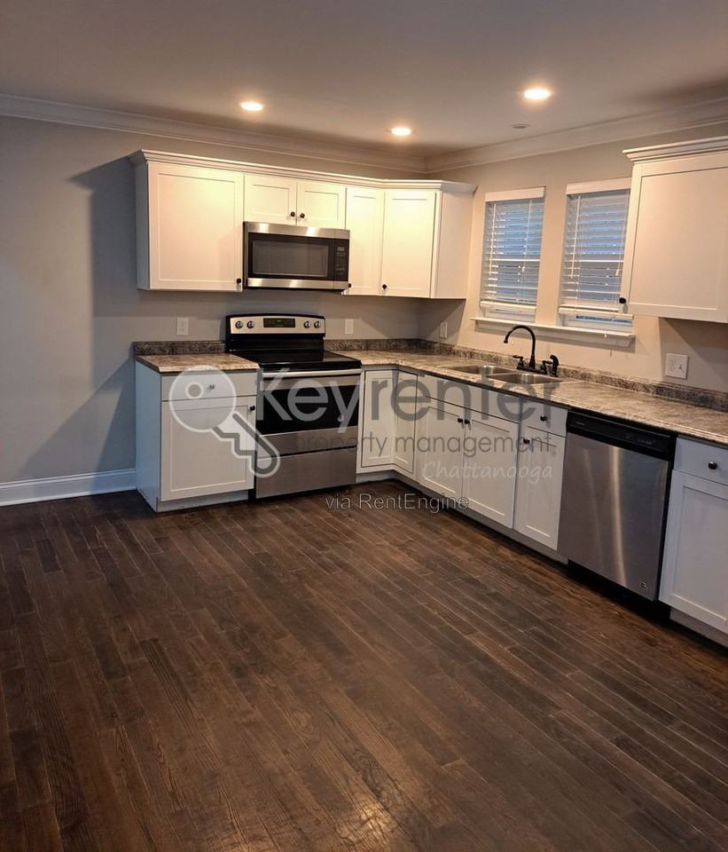 3583 Crompton St - Photo 7 of 19