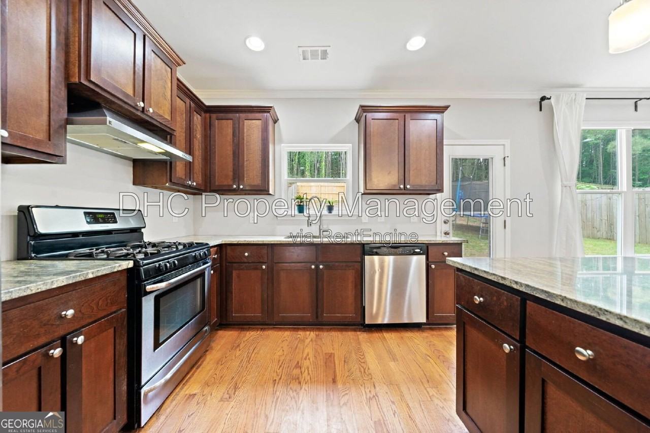 1765 Stoney Creek Dr Se - Photo 2 of 23