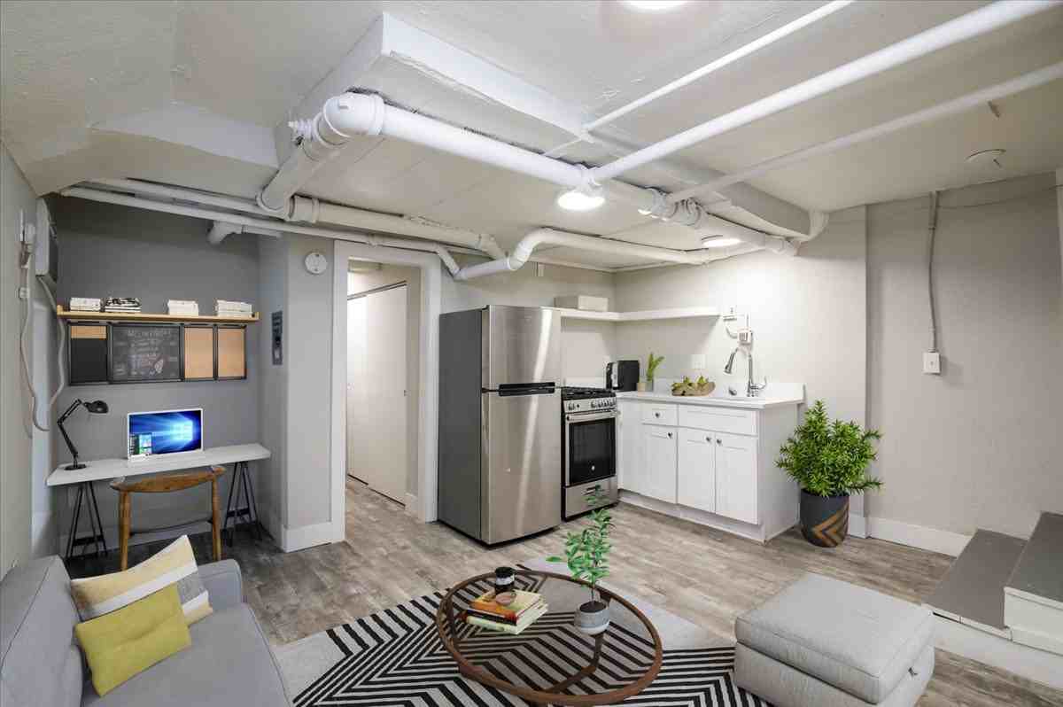 1075 N Clarkson St #14 - Photo 4 of 23