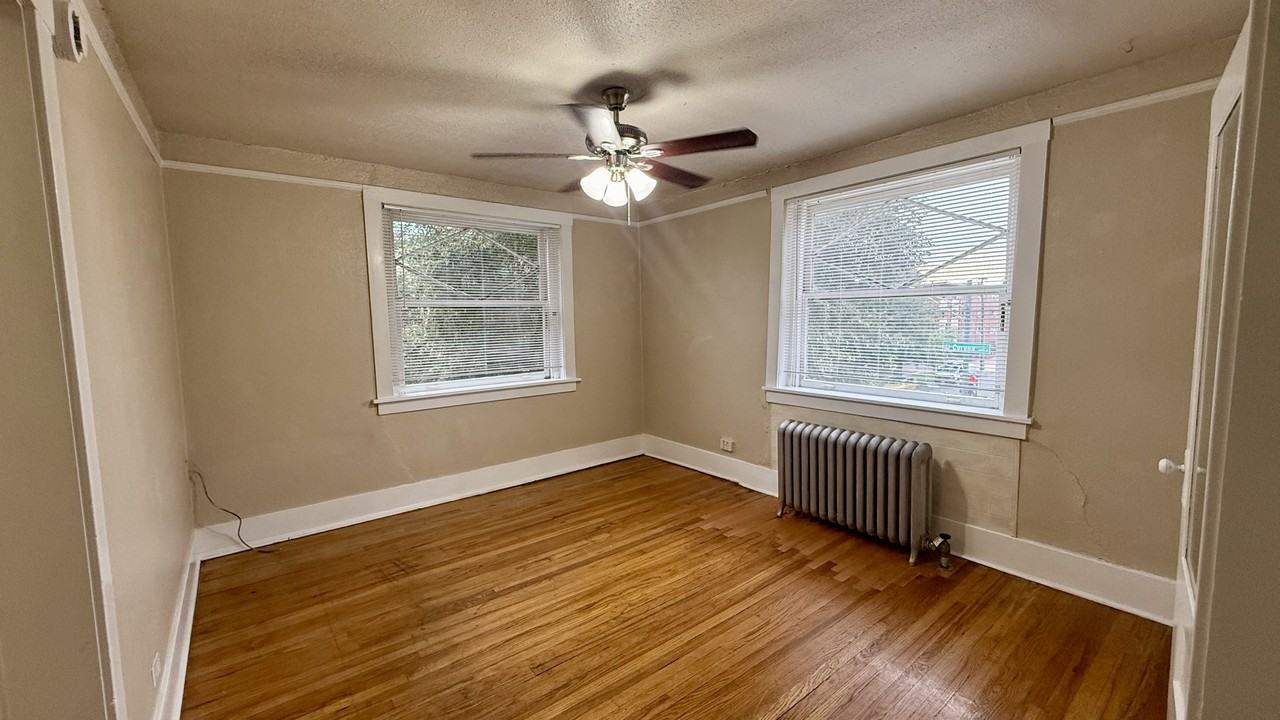 1202 N Corona St #5 - Photo 3 of 10