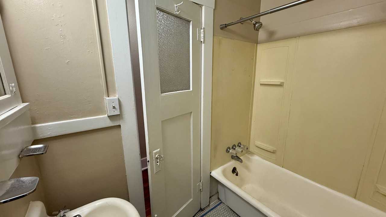 1202 N Corona St #5 - Photo 4 of 10
