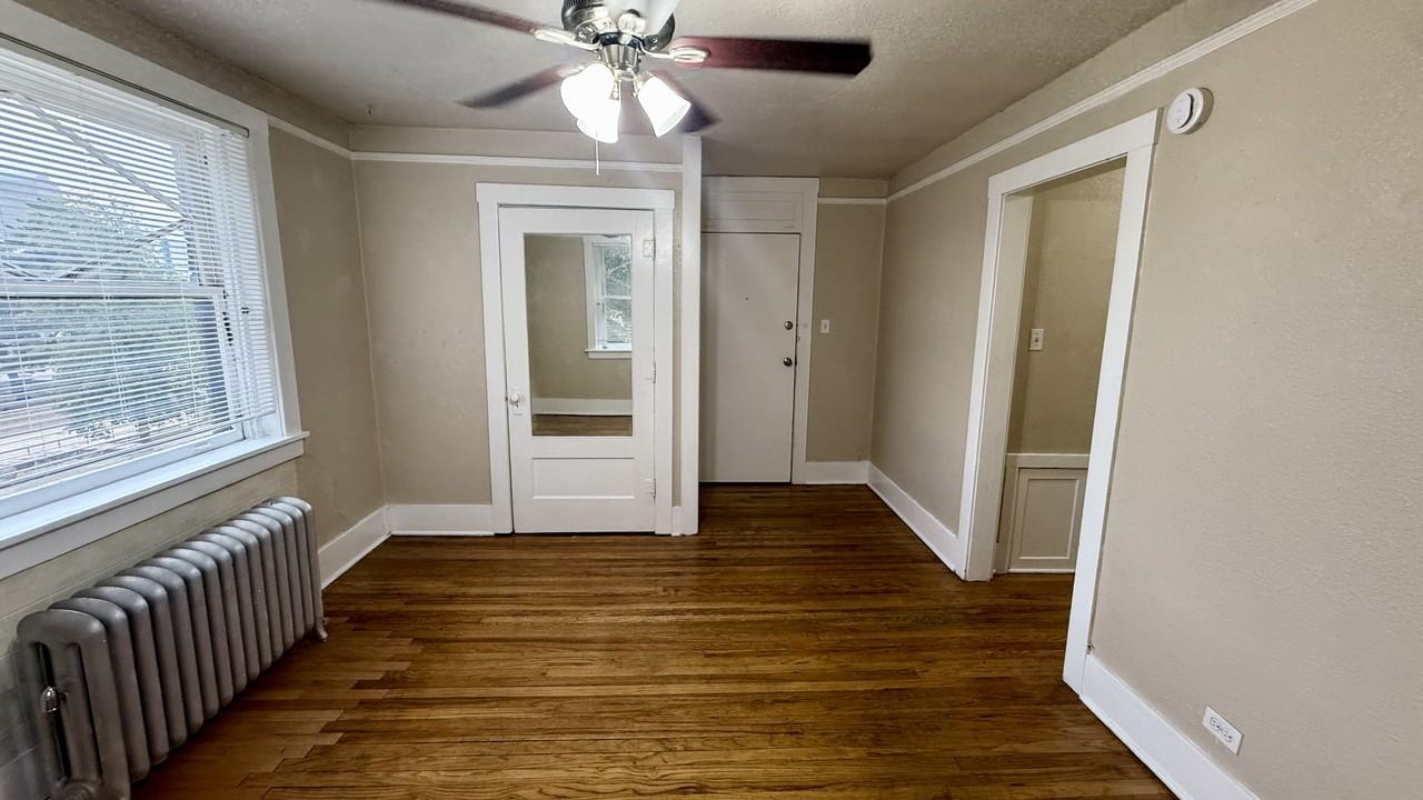 1202 N Corona St #5 - Photo 5 of 10