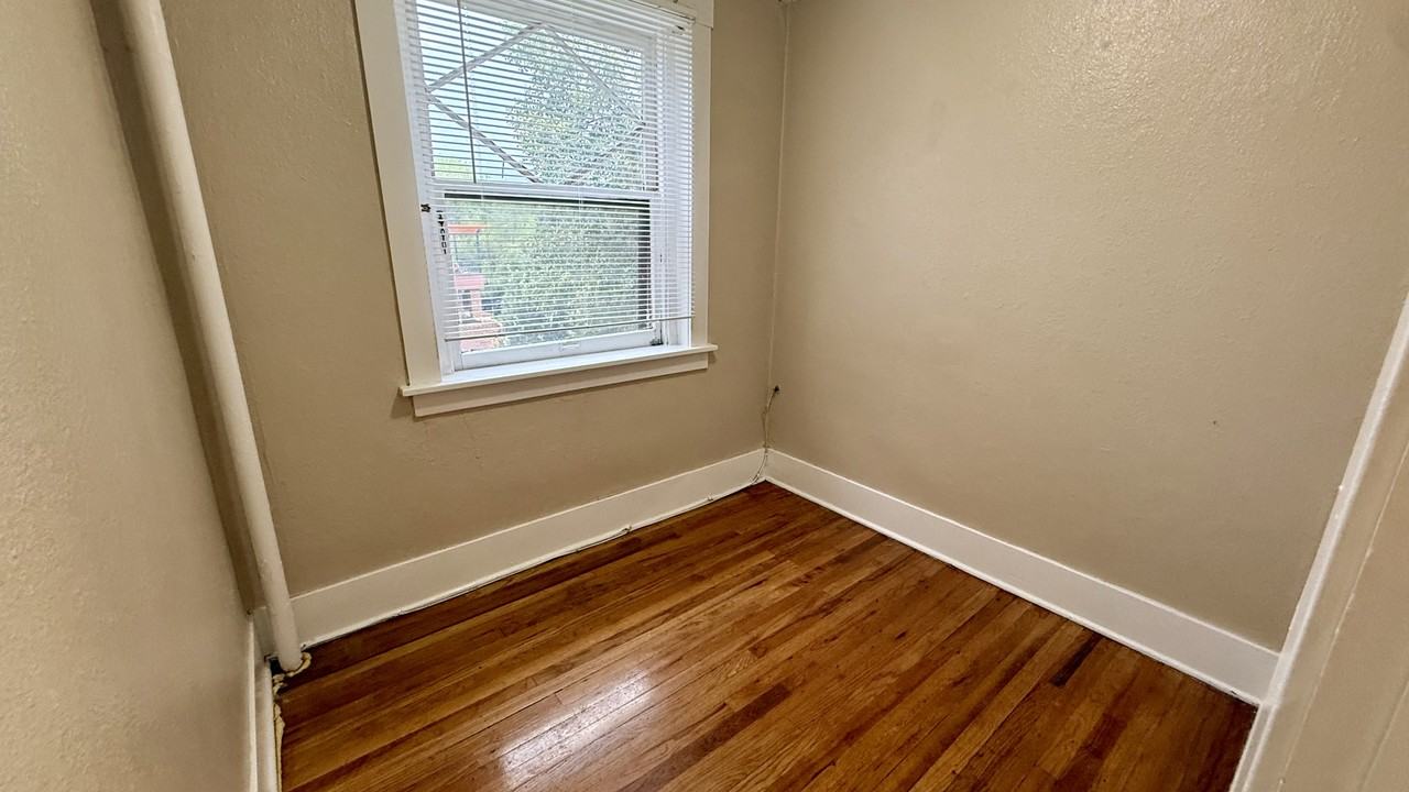 1202 N Corona St #5 - Photo 6 of 10