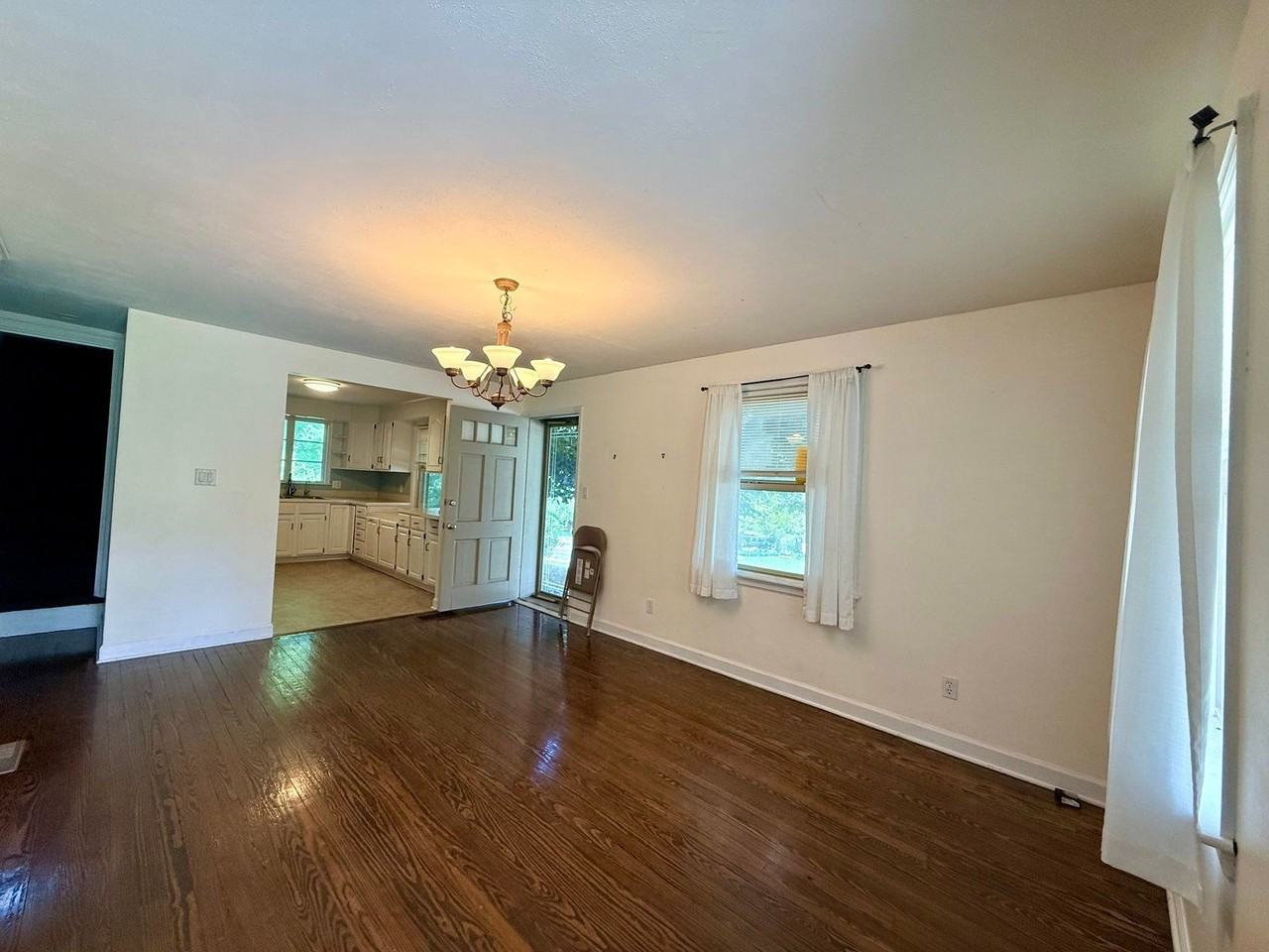 119 E Church St - Photo 3 of 27
