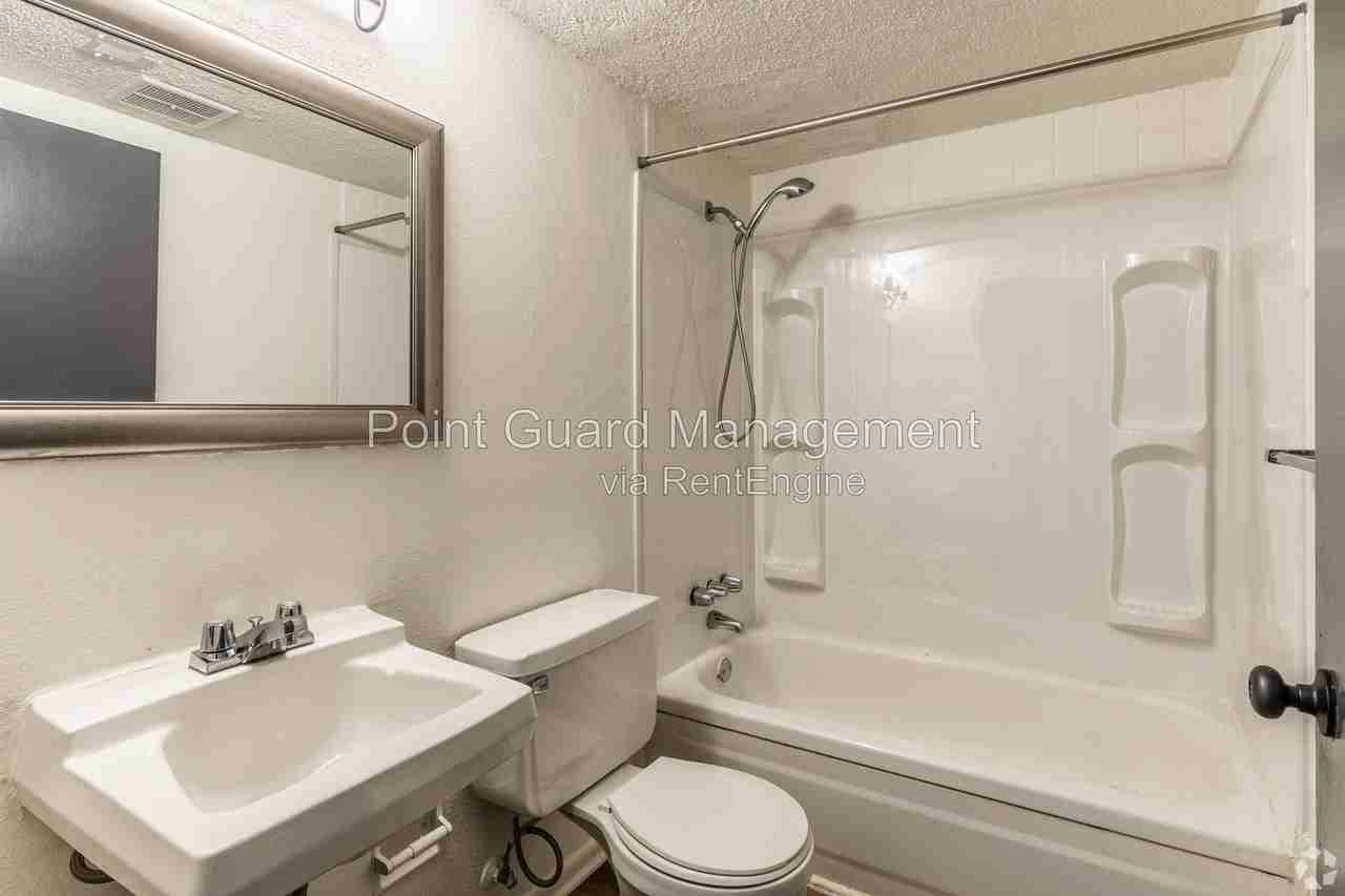 1529 Oxford Pl #1529-16 - Photo 4 of 15