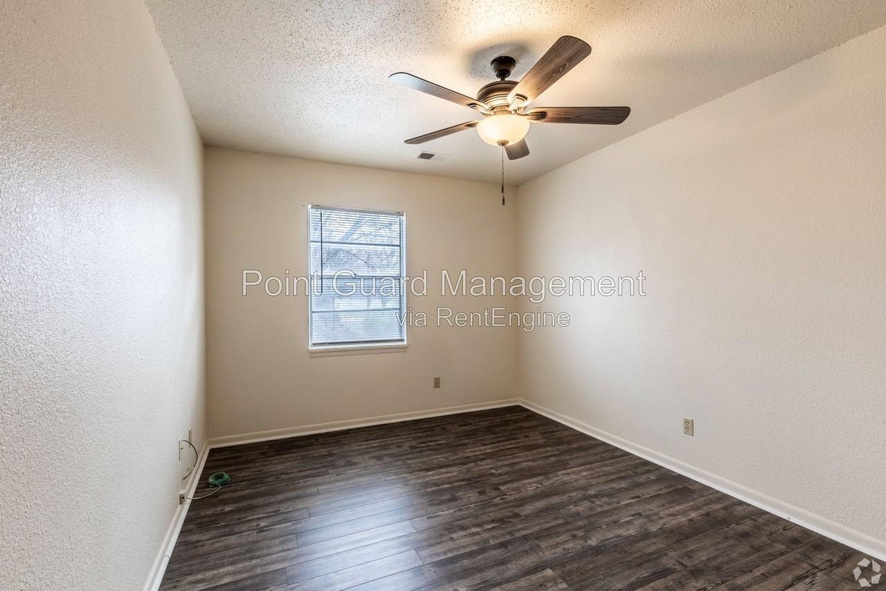 1529 Oxford Pl #1529-16 - Photo 6 of 15