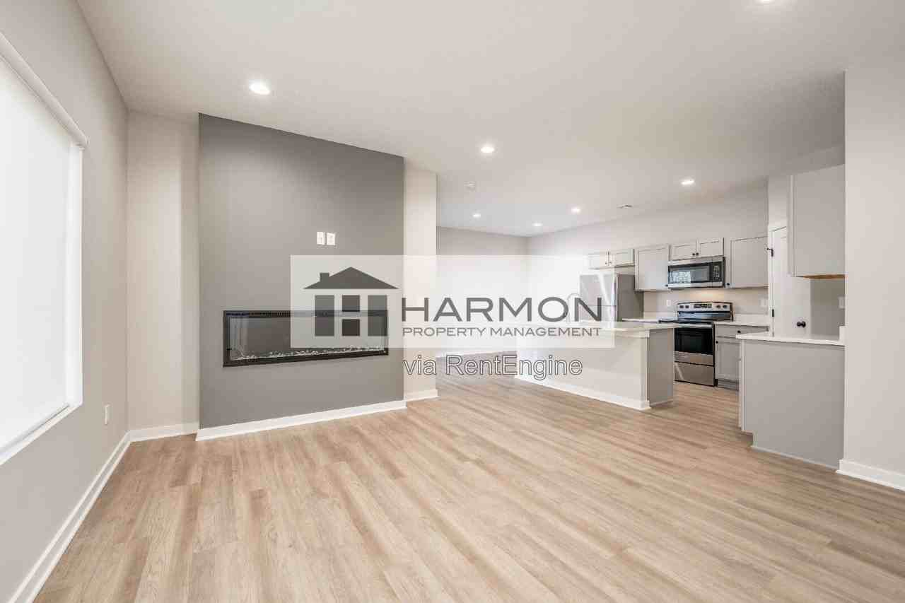 1902 N Cody Ln - Photo 2 of 13