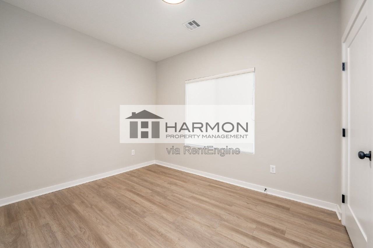 1902 N Cody Ln - Photo 5 of 13