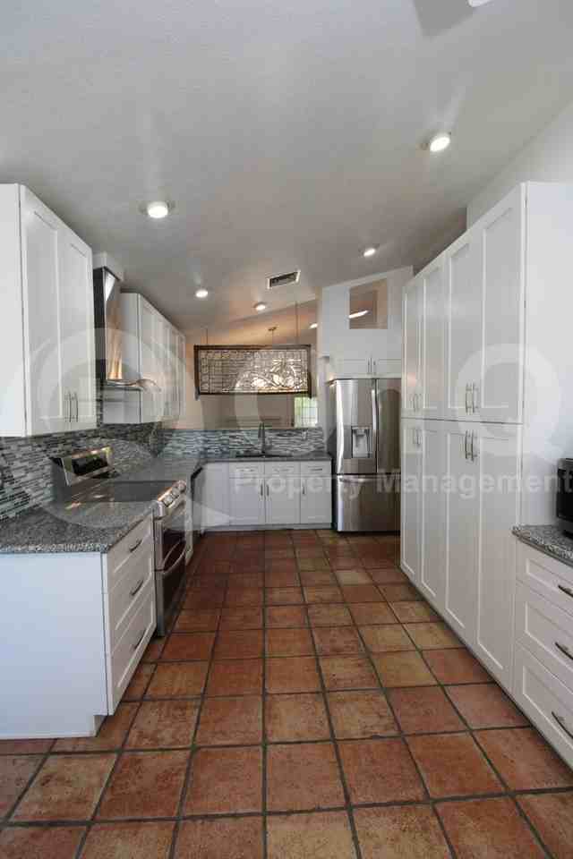 1118 N 87th St - Photo 3 of 15