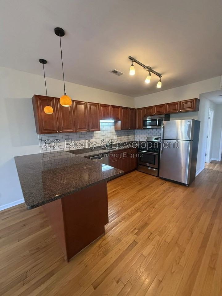 4842 N Albany Ave #3 - Photo 4 of 12