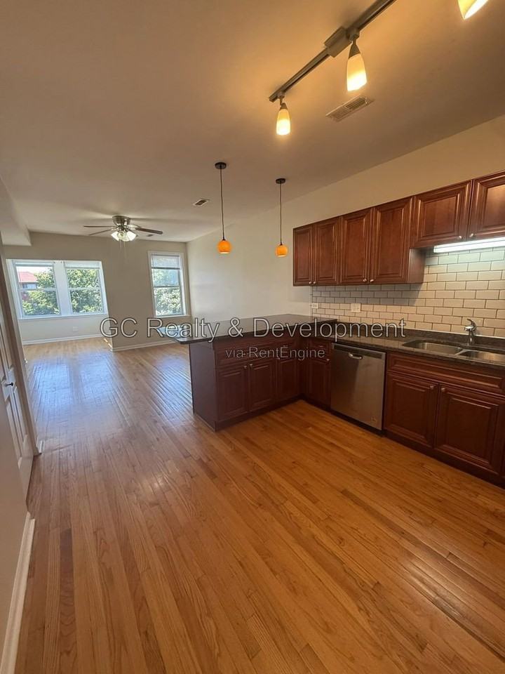 4842 N Albany Ave #3 - Photo 5 of 12