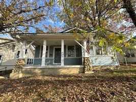 featured image of 463 Linden Ave