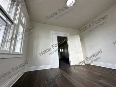 463 Linden Ave - Photo 5 of 23