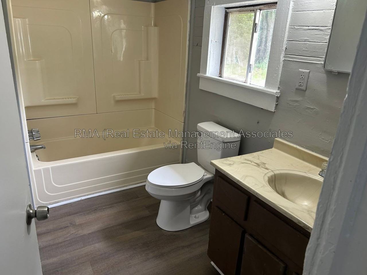 507 W Cherry St - Photo 3 of 6