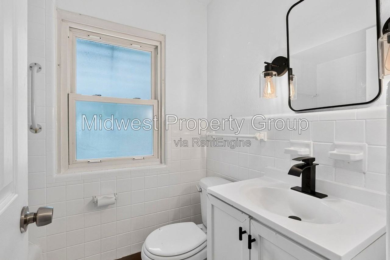 1208 Verl Pl - Photo 3 of 27