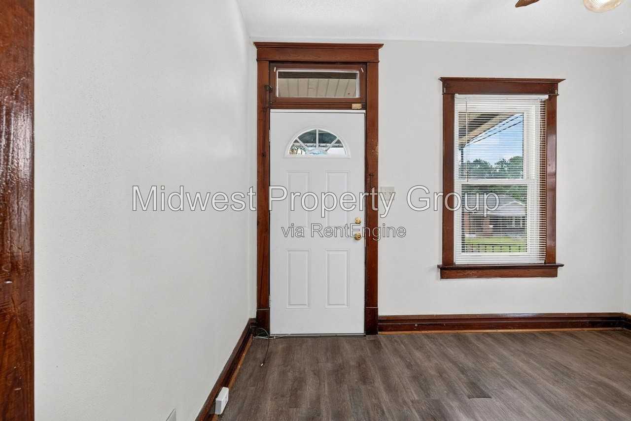 1208 Verl Pl - Photo 2 of 27
