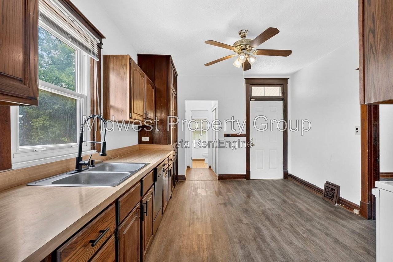 1208 Verl Pl - Photo 5 of 27
