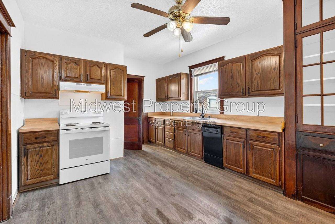 1208 Verl Pl - Photo 4 of 27