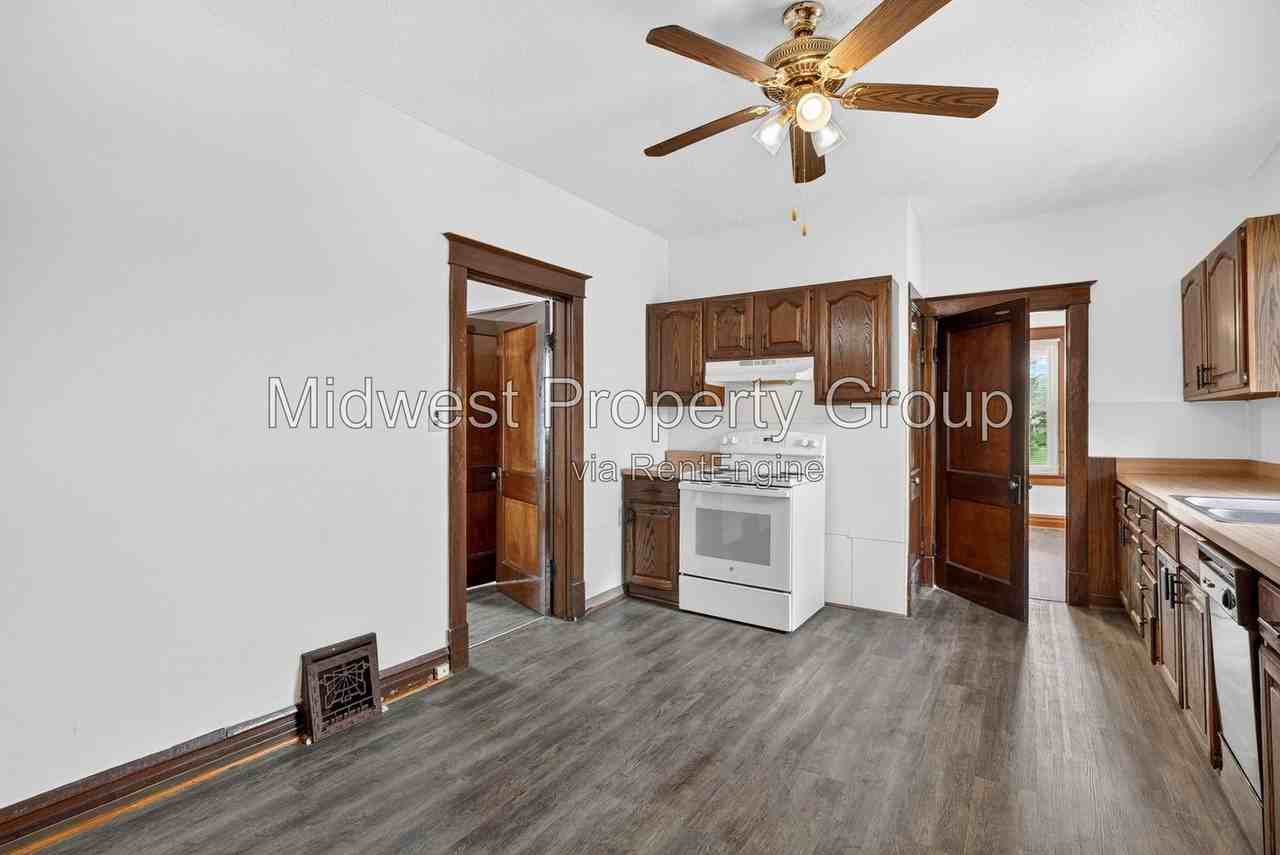 1208 Verl Pl - Photo 7 of 27