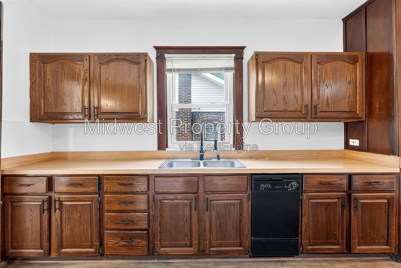 1208 Verl Pl - Photo 6 of 27