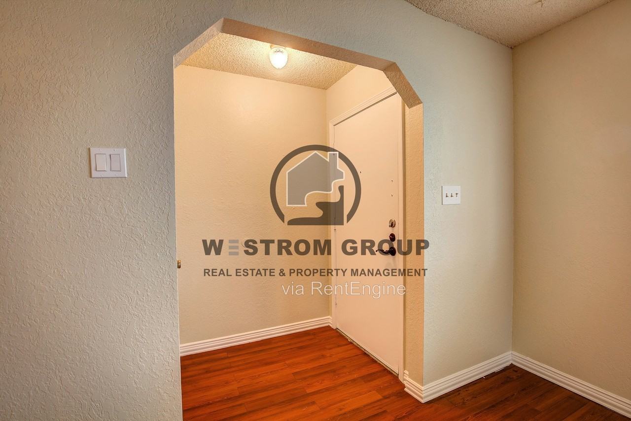 5307 School Hill Cir - Photo 5 of 28