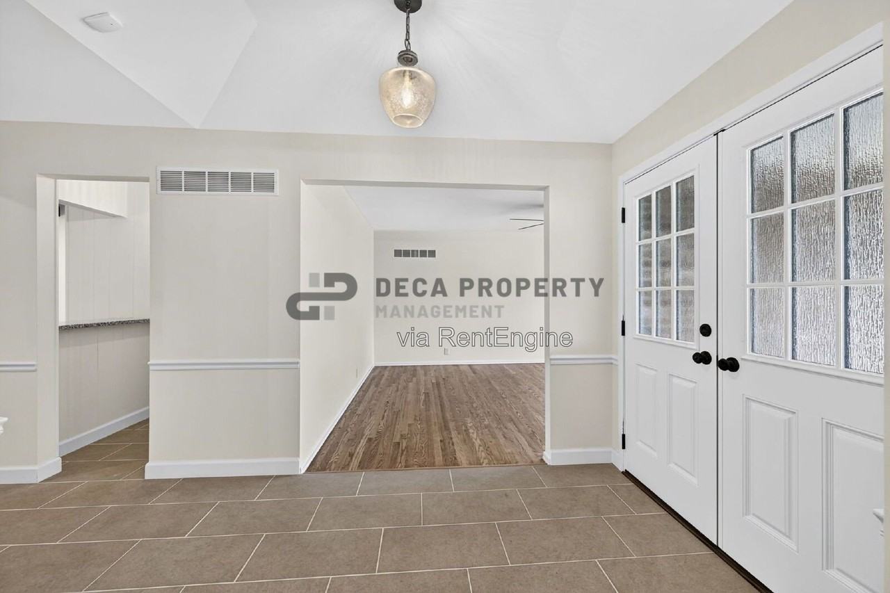 10327 Dorenshire Ct - Photo 7 of 45