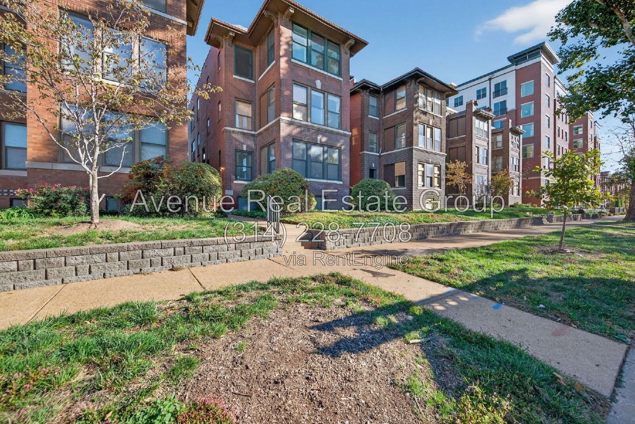5559 Pershing Ave #1F - Photo 2 of 43