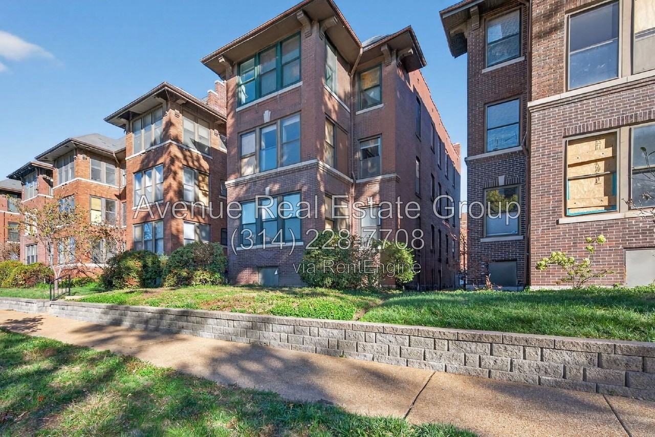 5559 Pershing Ave #1F - Photo 3 of 43