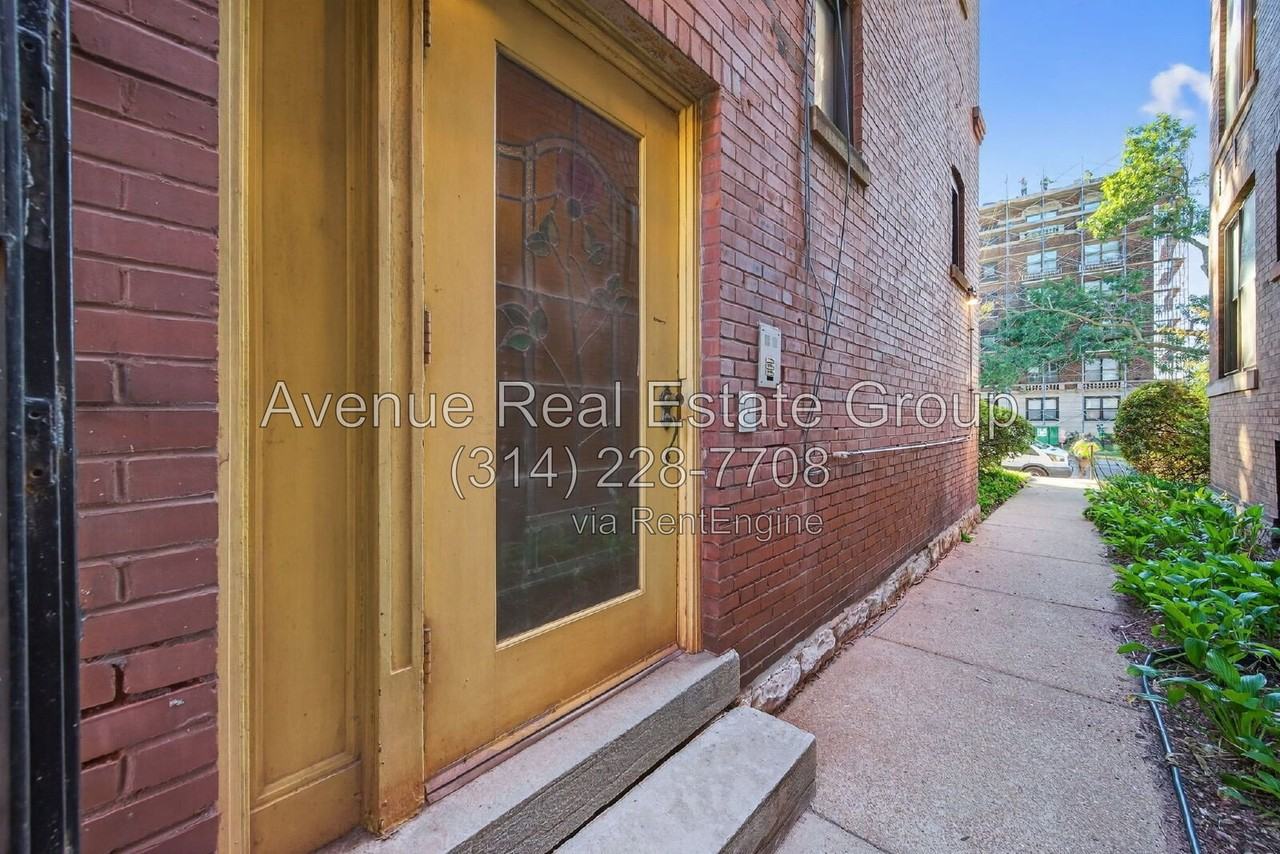 5559 Pershing Ave #1F - Photo 5 of 43