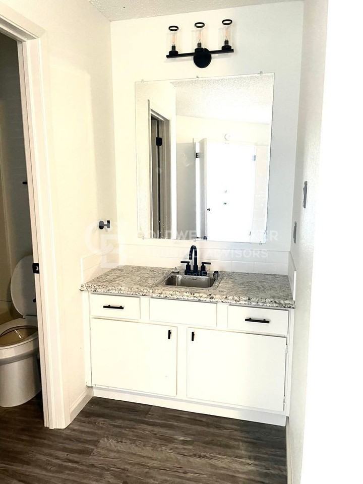 604 Nw 15th St #24 - Photo 3 of 12