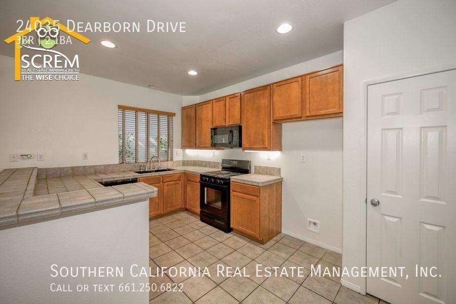 24035 Dearborn Dr - Photo 6 of 31