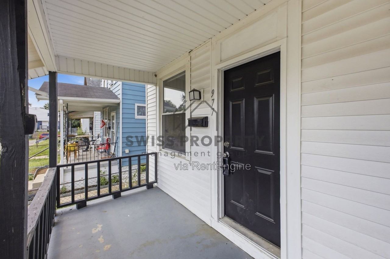 977 Miller Ave - Photo 4 of 29
